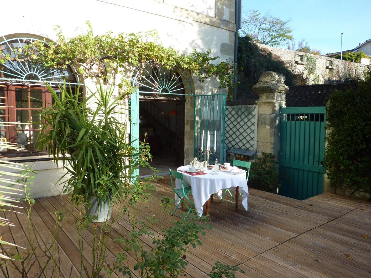 Bed and Breakfast Beaux Chenes Nérac Esterno foto