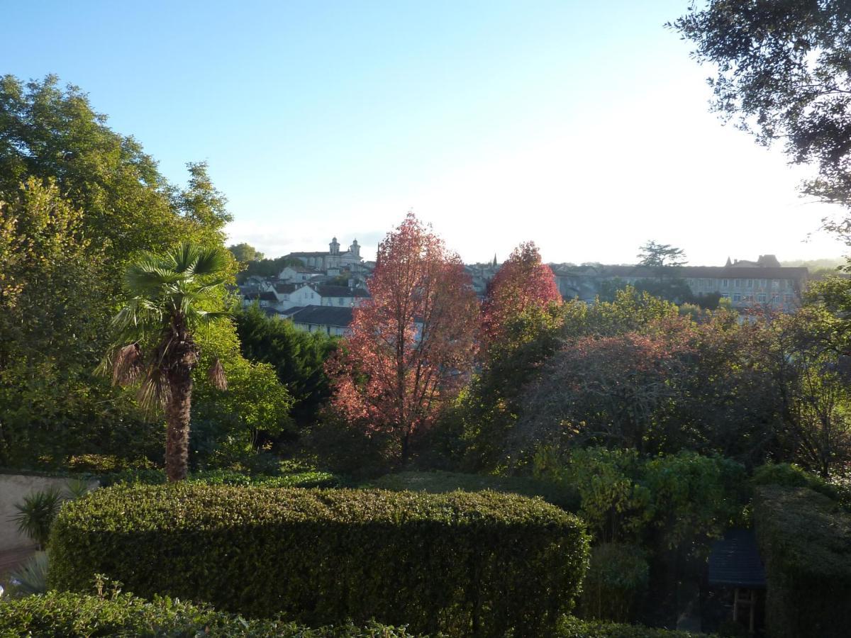 Bed and Breakfast Beaux Chenes Nérac Esterno foto