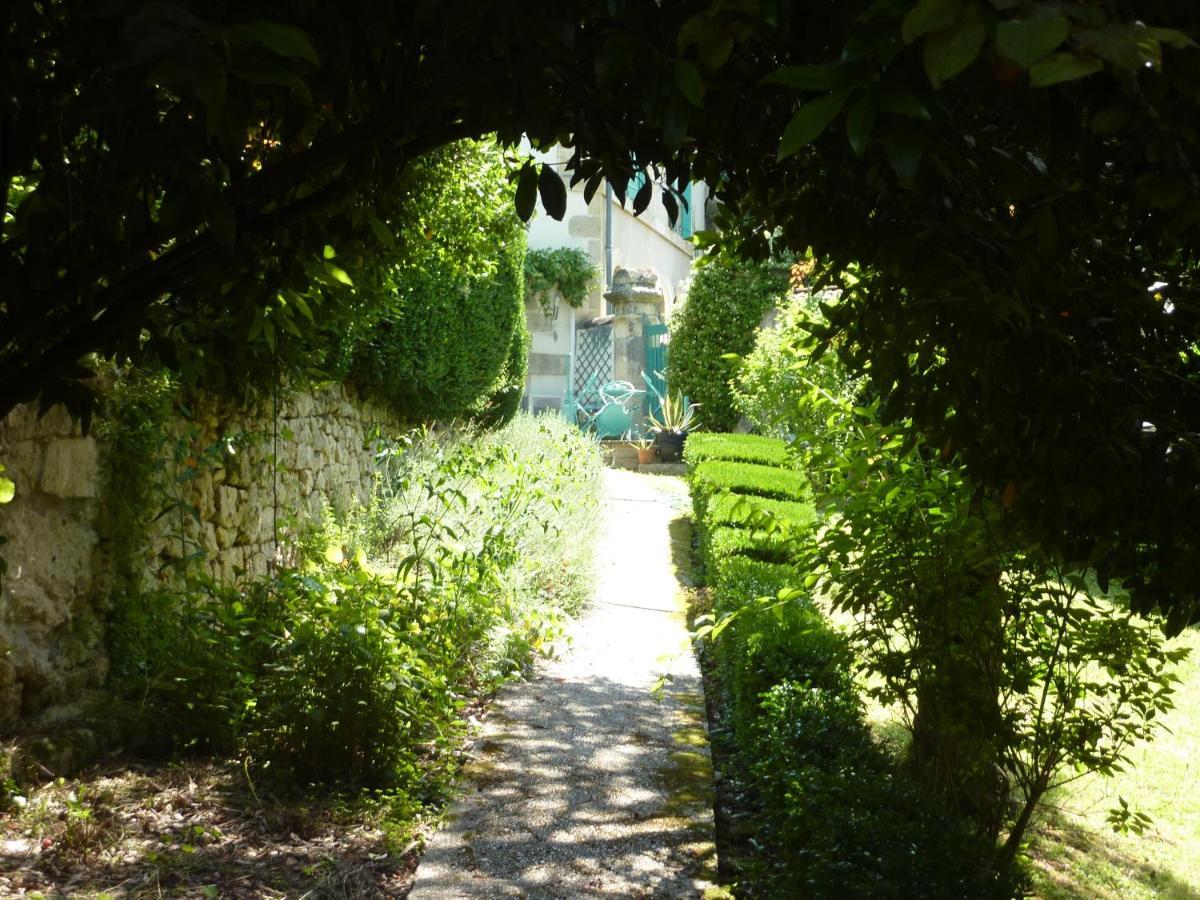 Bed and Breakfast Beaux Chenes Nérac Esterno foto