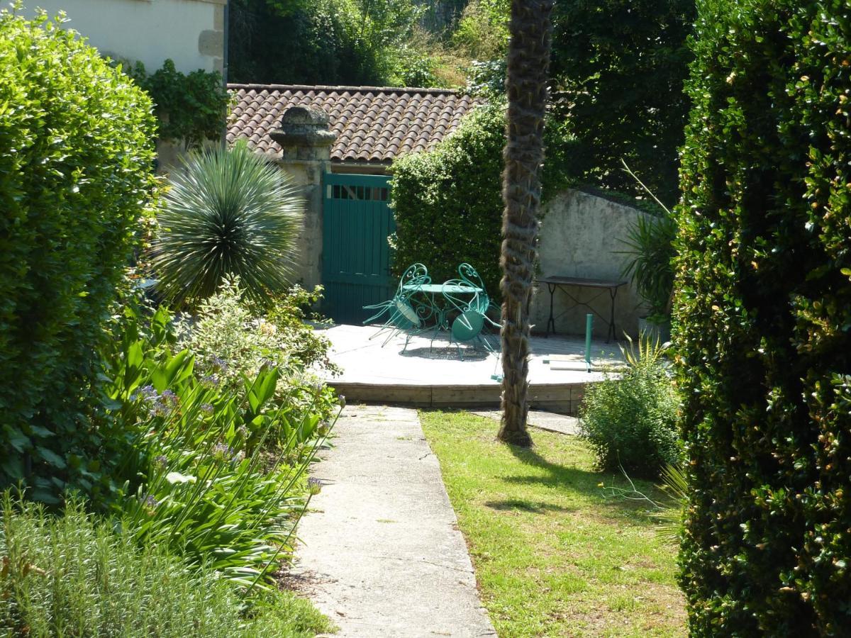 Bed and Breakfast Beaux Chenes Nérac Esterno foto