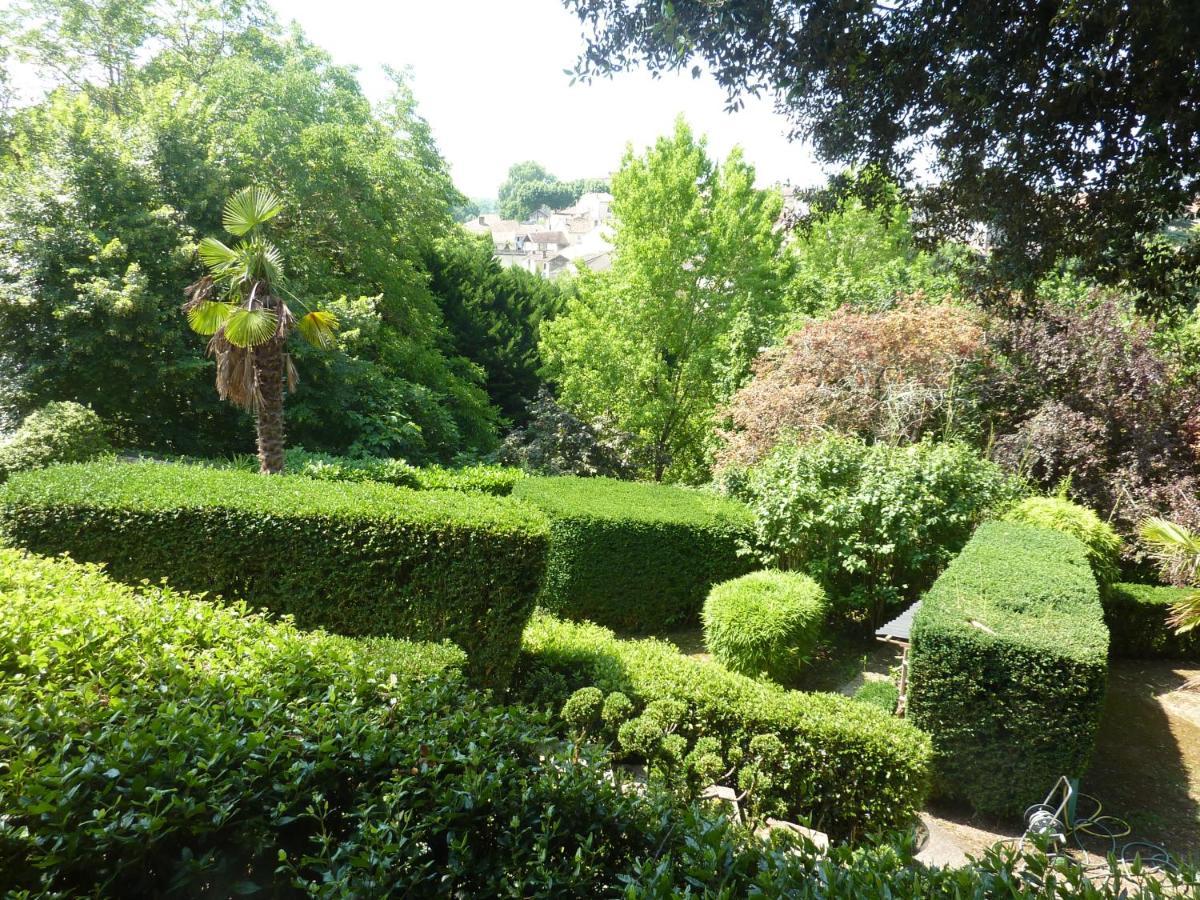 Bed and Breakfast Beaux Chenes Nérac Esterno foto