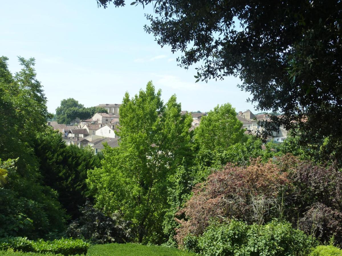 Bed and Breakfast Beaux Chenes Nérac Esterno foto