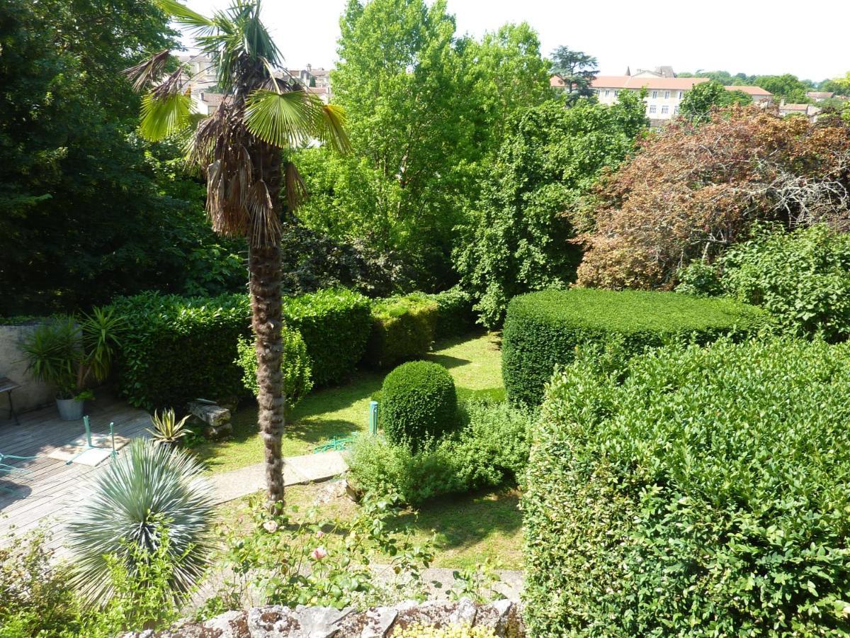 Bed and Breakfast Beaux Chenes Nérac Esterno foto